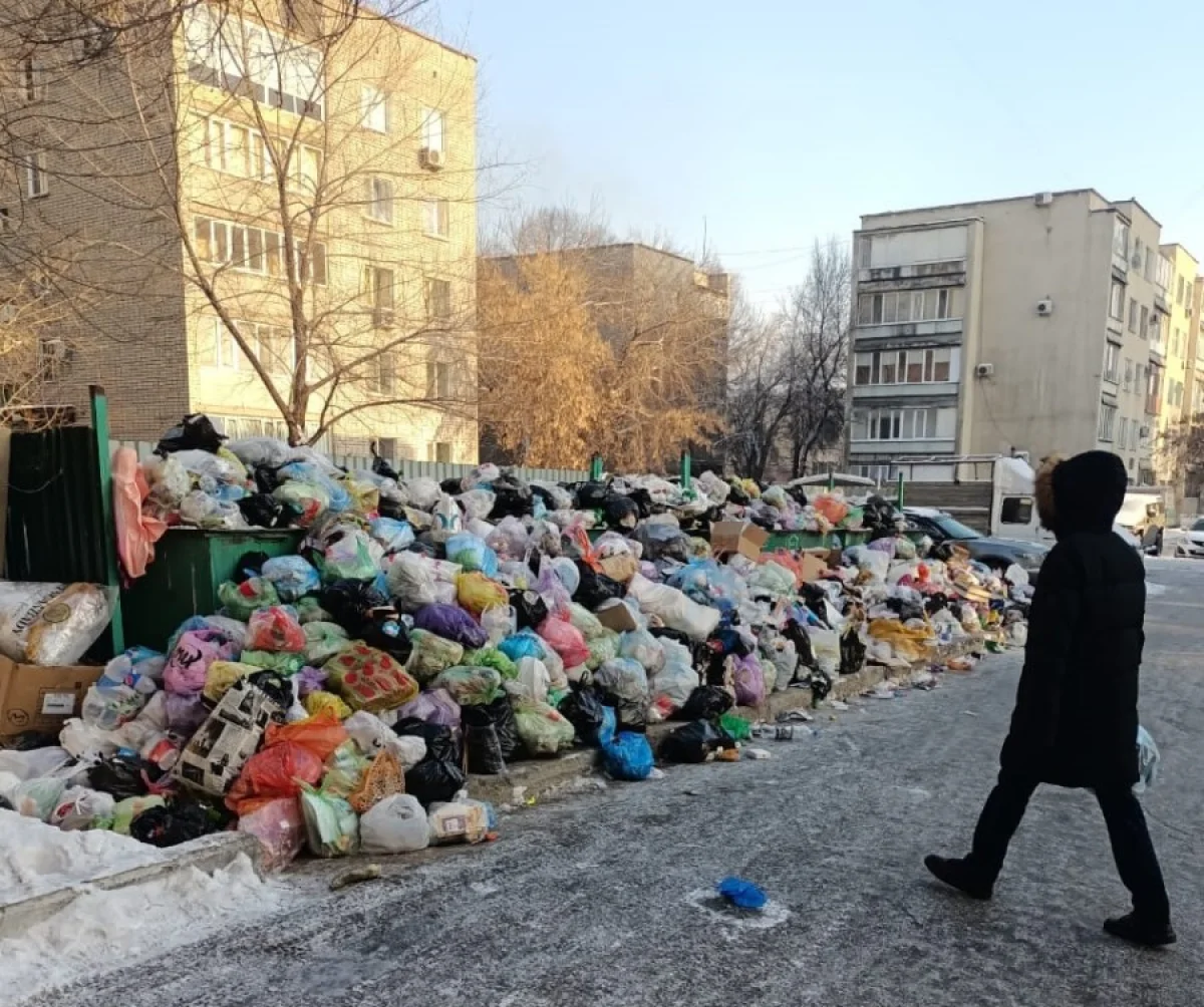 Исторический центр Казахстана утопает в мусоре