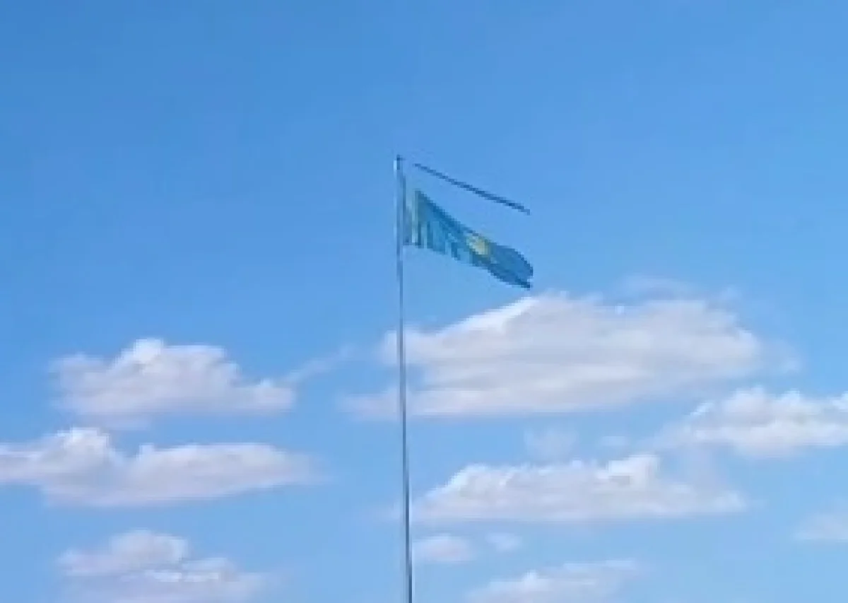 Разорванный флаг Казахстана развевался над Талдыкорганом
