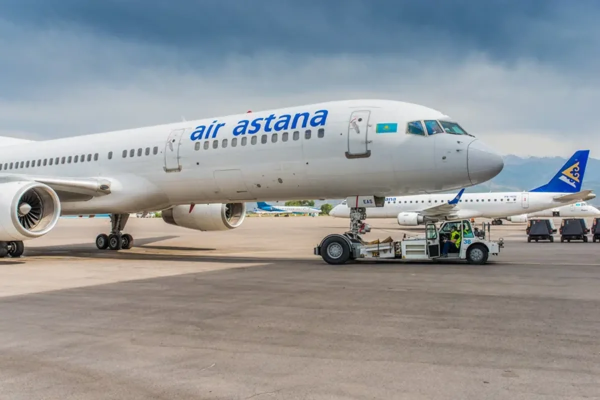 В астану летает. Казахстан Air Astana. Air Astana самолеты. Казахстанская Air Astana самолет. Kc 128 Air Astana.