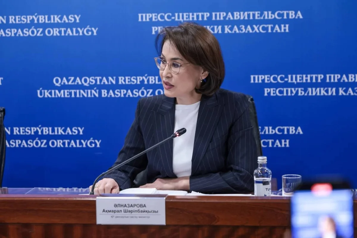 Откуда у главы Минздрава деньги на брендовые сумки и платья