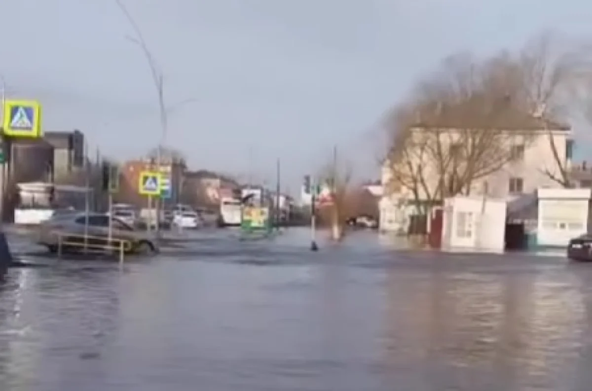 Талые воды заполонили Кокшетау, людям приходится эвакуироваться из домов