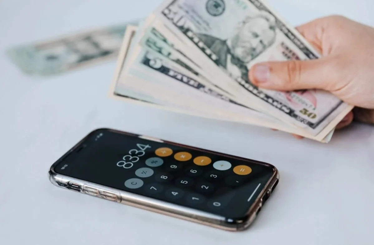 Почем продают доллар в обменниках Казахстана после падения