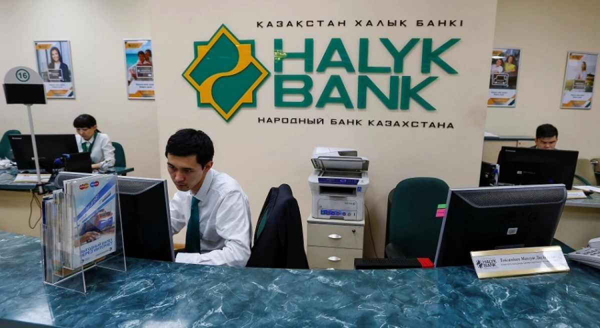 Halyk Bank выкупил кредиты клиентов у Сбербанка на 330 млрд тенге