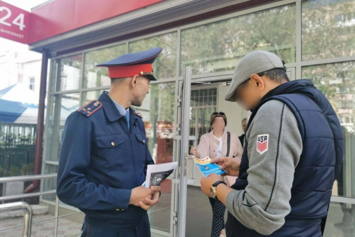 Запись разговора потерпевшей с банковским мошенником крутят на улицах  Петропавловска