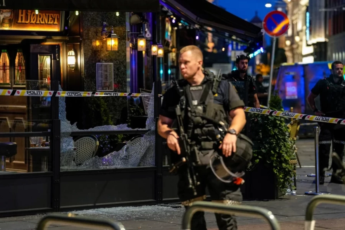 Во время стрельбы в гей-клубе Осло погибли люди. Полиция назвала это  терактом