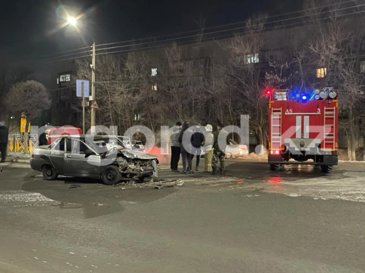 Пожарная машина по дороге на вызов попала в ДТП в Уральске