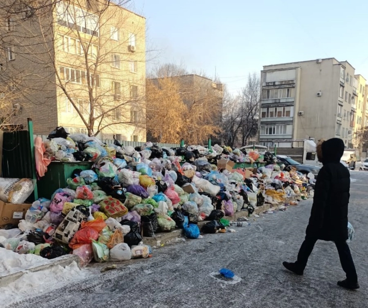 Исторический центр Казахстана утопает в мусоре