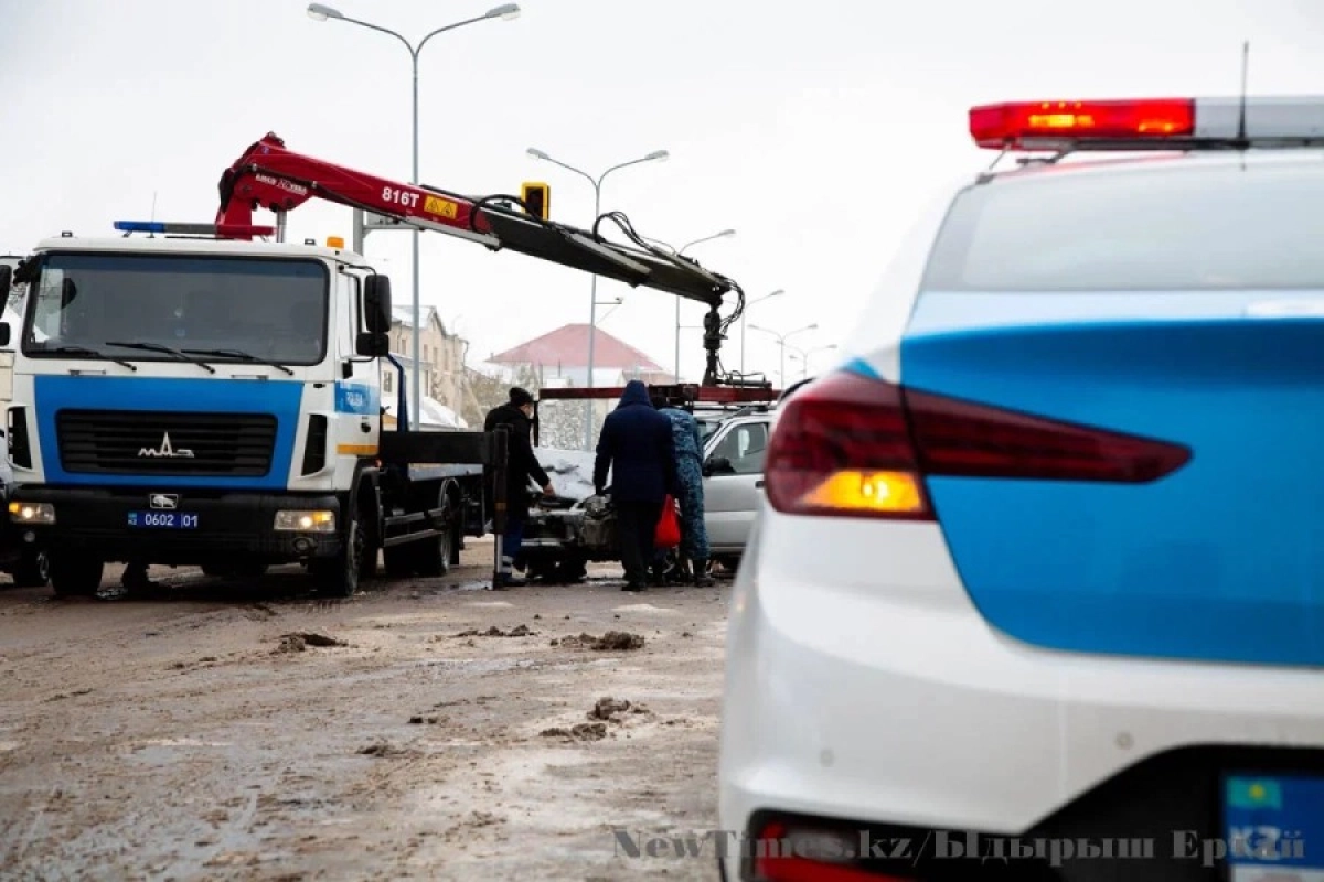 Автоледи получила штраф за превышение скорости за машину на эвакуаторе