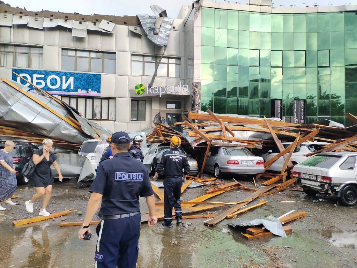 В Павлодаре руководство ТД, где обвалилась кровля, прокомментировало  инцидент