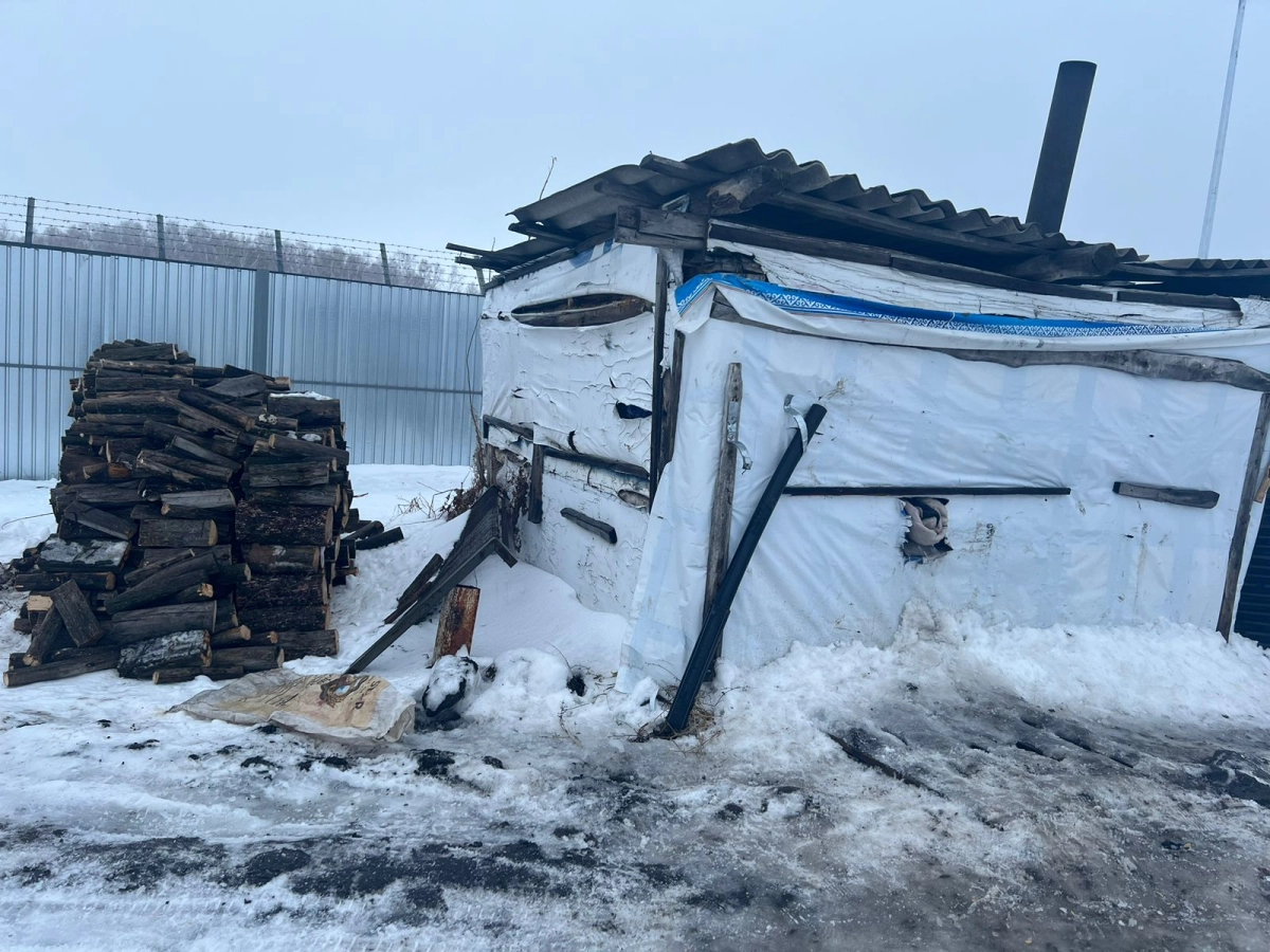 Греть единственную колонку с водой приходится сельчанам на севере Казахстана