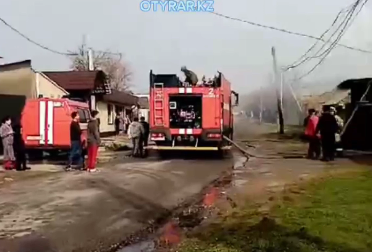 Беременная и ребенок пострадали при пожаре жилого дома в Шымкенте