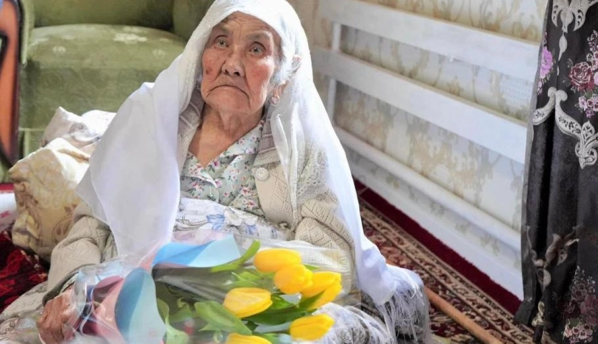 15 внуков и 23 правнука: 100-летнего ветерана чествовали в Кентау