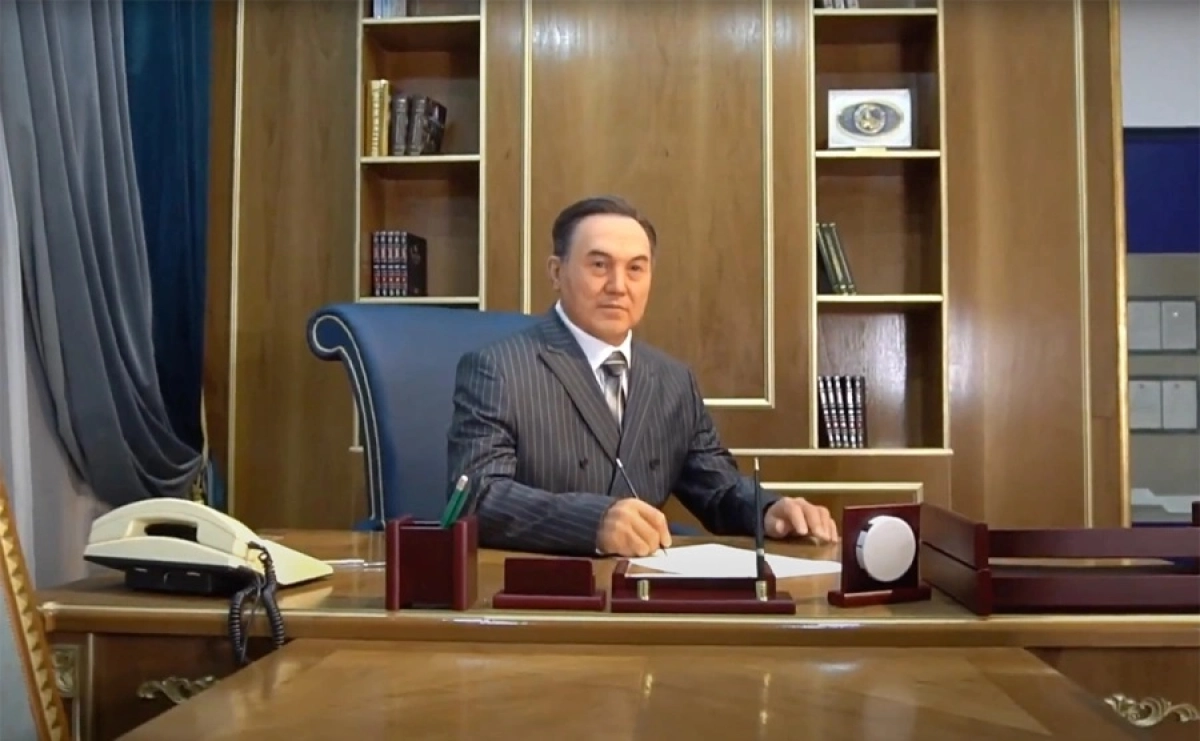 Восковая фигура Нурсултана Назарбаева (Фото: AidoStudio / YouTube)