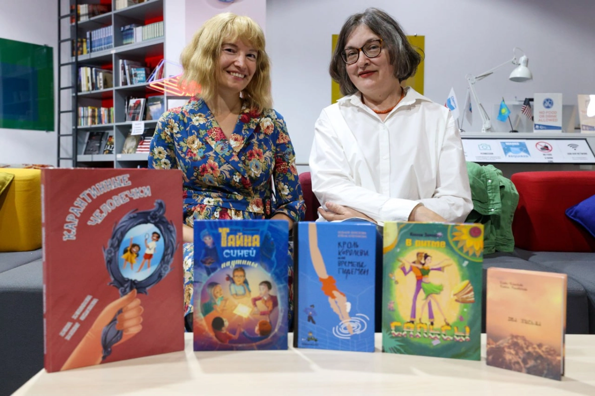 Ксения Земскова (на фото слева) и Елена Клепикова