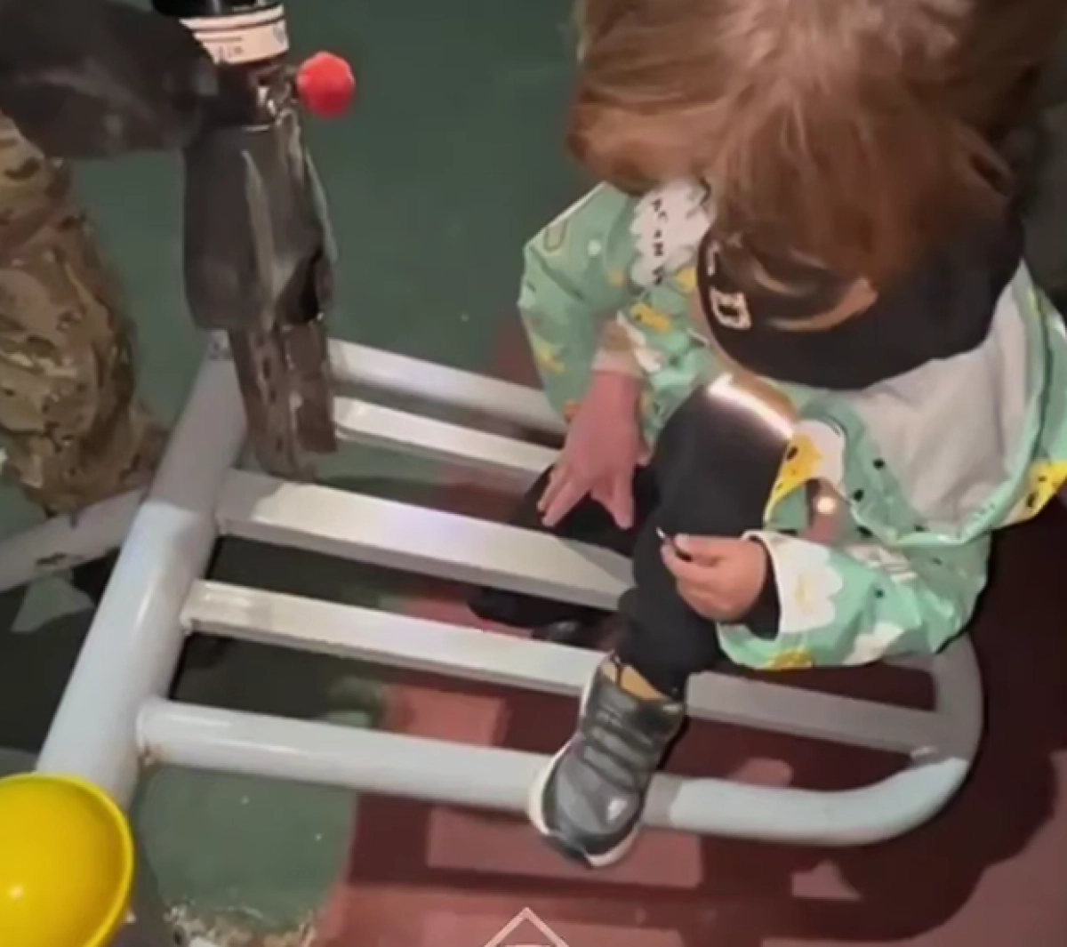 Кадр из видео