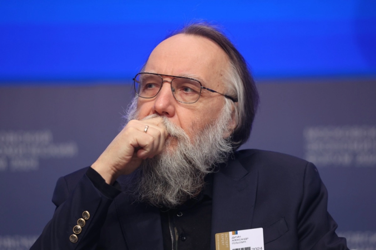На фото Александр Дугин