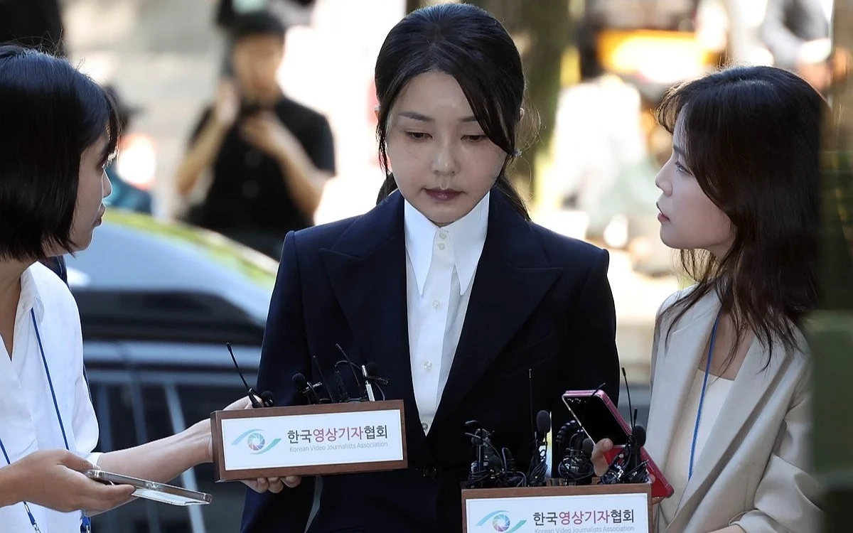 На фото бывшая первая леди Южной Кореи Ким Кеон Хи