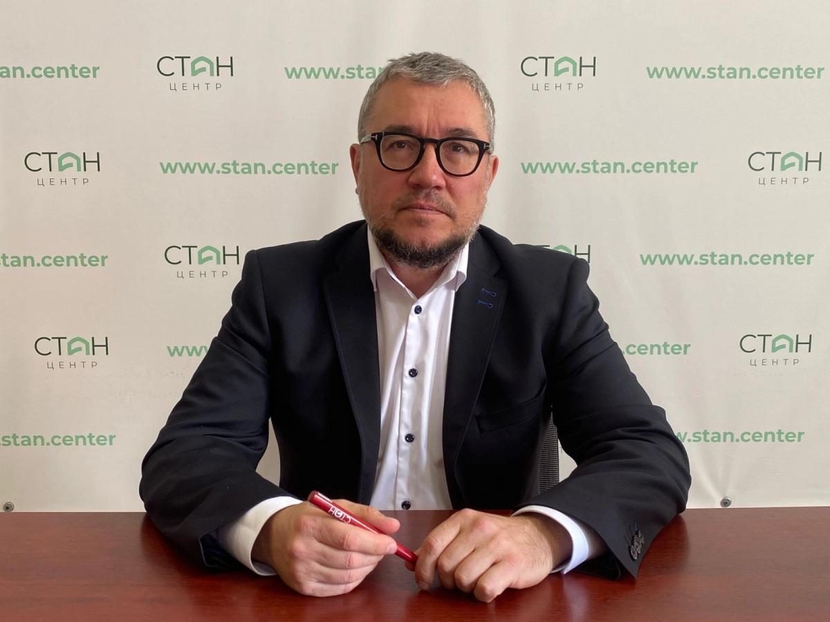 На фото  Андрей Выползов