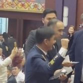 Матерившегося начальника КТЖ встретили овациями на мероприятии в Астане