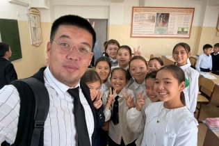 Английский под бит: сельский учитель превращает уроки в музыкальное шоу