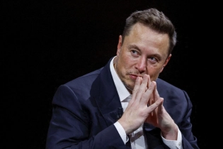 Илон Маск предсказал исчезновение смартфонов к 2030 году