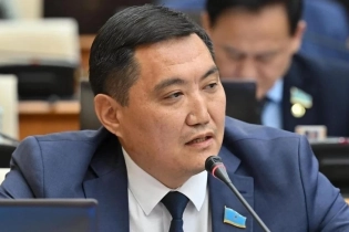 Жена депутата Базарбека показала их скромное жилье, но казахстанцы не поверили