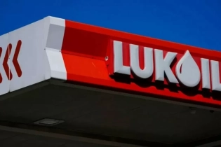 На месторождении «Лукойла» в одной стране заявили о задержке зарплат