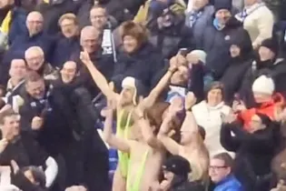 В Астане арестовали на пять суток болельщиков «Брюгге», танцевавших в бикини Бората