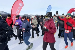 Более 700 спортсменов из 11 стран пробежали по льду озера Бурабай