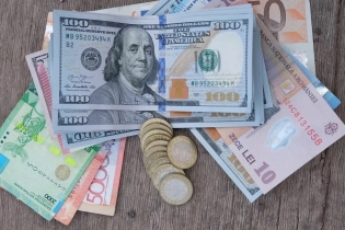 Доллар опустился ниже 490 тенге