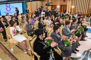 Учёные, учителя и пилот: Токаев вручил награды выдающимся женщинам Казахстана