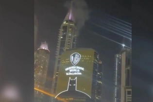 В Дубае беспилотник врезался в 90 этажный небоскрёб