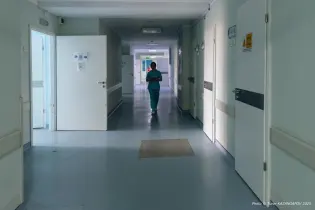 «Не можем держать всех в больницах»: почему опасные пациенты на свободе? Кто в этом виноват?