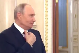 Песков объяснил появление "секретного" видео с кашляющим Путиным