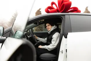 Михаилу Шайдорову подарили второй автомобиль