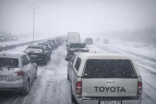 Буран парализовал движение на трассе из Косшы в Астану
