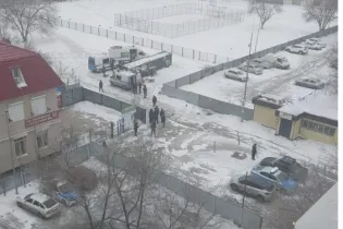 В Актобе в мусорном баке возле школы нашли труп мужчины