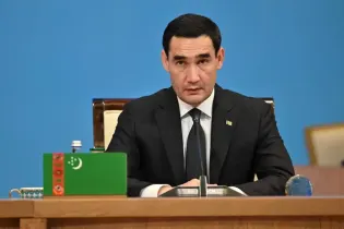 Родителей в Туркменистане заставили подписывать запрет на публикацию фото в соцсетях