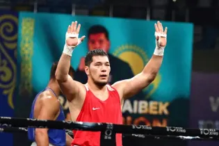 Айбек Оралбай занял место в тройке лидеров мирового рейтинга бокса