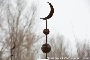 В Сатпаеве простились со зверски убитыми матерью и дочерью