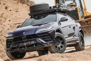 Американец показал казахстанскому полицейскому, как живет в Lamborghini