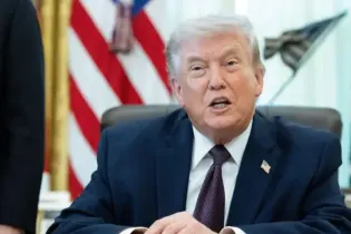 Трамп угрожает разбомбить мосты и электростанции в Иране из-за Ормузского пролива