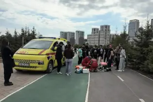 «Мы подумали, что это эпилепсия»: как прохожие спасали мужчину с остановкой сердца в Астане