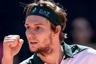 Бублик уверенно ворвался в четвертьфинал Masters в Монте-Карло