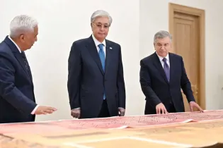 Узбекистан передал Казахстану исторические документы