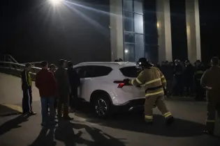 Гибель троих детей в Астане: пожарные опровергают, что потеряли время из-за машины во дворе