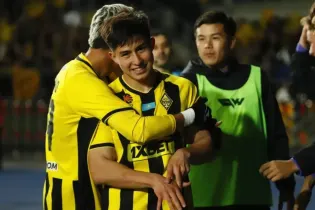 «Кайрат» победил «Каспий» и вышел в лидеры чемпионата Казахстана