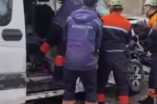 Серьезное ДТП с микроавтобусом и грузовиком произошло в Жетысу