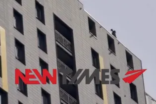 Студент пытался спрыгнуть с крыши ЖК в Астане, где ранее погибли трое детей