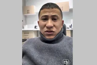 Блогера из Жетысу оштрафовали за герб Казахстана, который он нашел на свалке